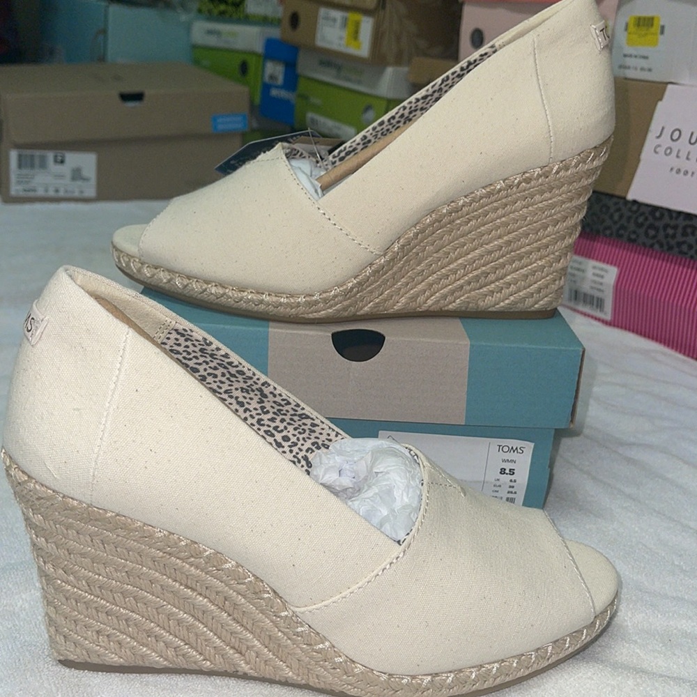 Toms Cream Wedges